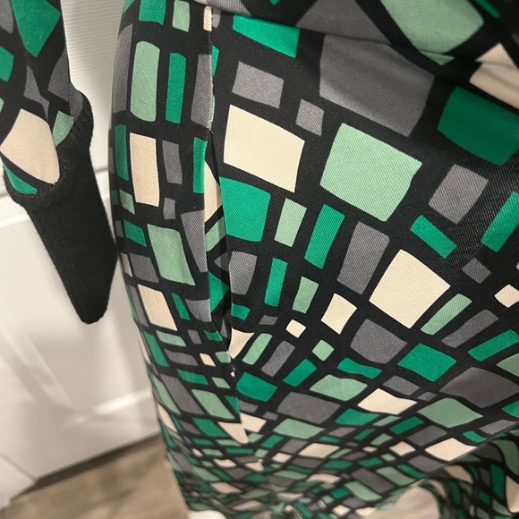 Diane VonFurstenburg Zerlinda silk jersey wrap dress in geometric print size 2 - Picture 5 of 7